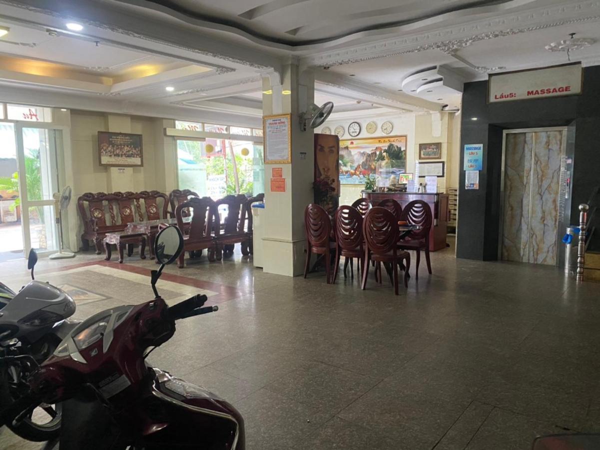 Khach San Thanh Hong Хошимин Экстерьер фото